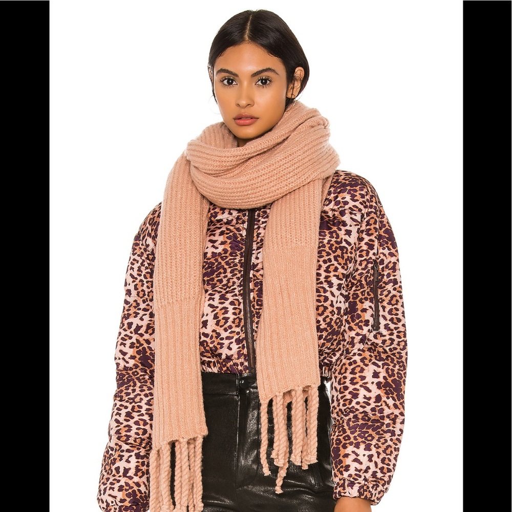 Plush Oversized Ribbed Scarf
